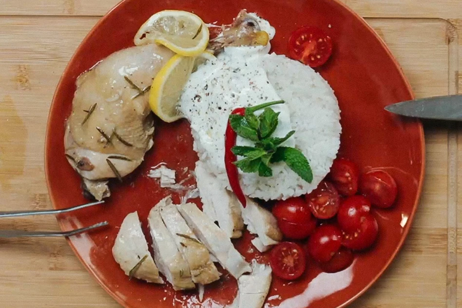 Курица с рисом и йогуртовым соусом